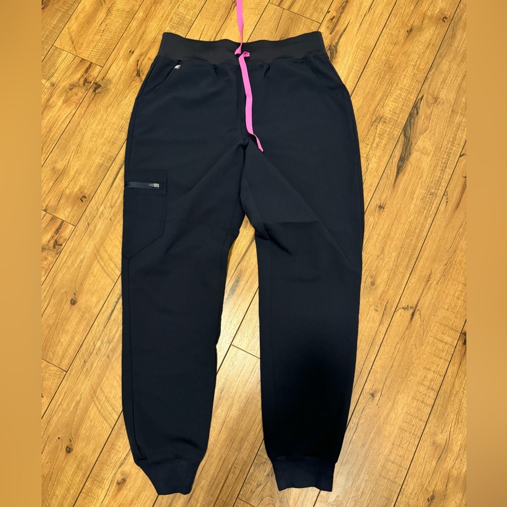 FIGS Zamora women’s joggers scrub pants